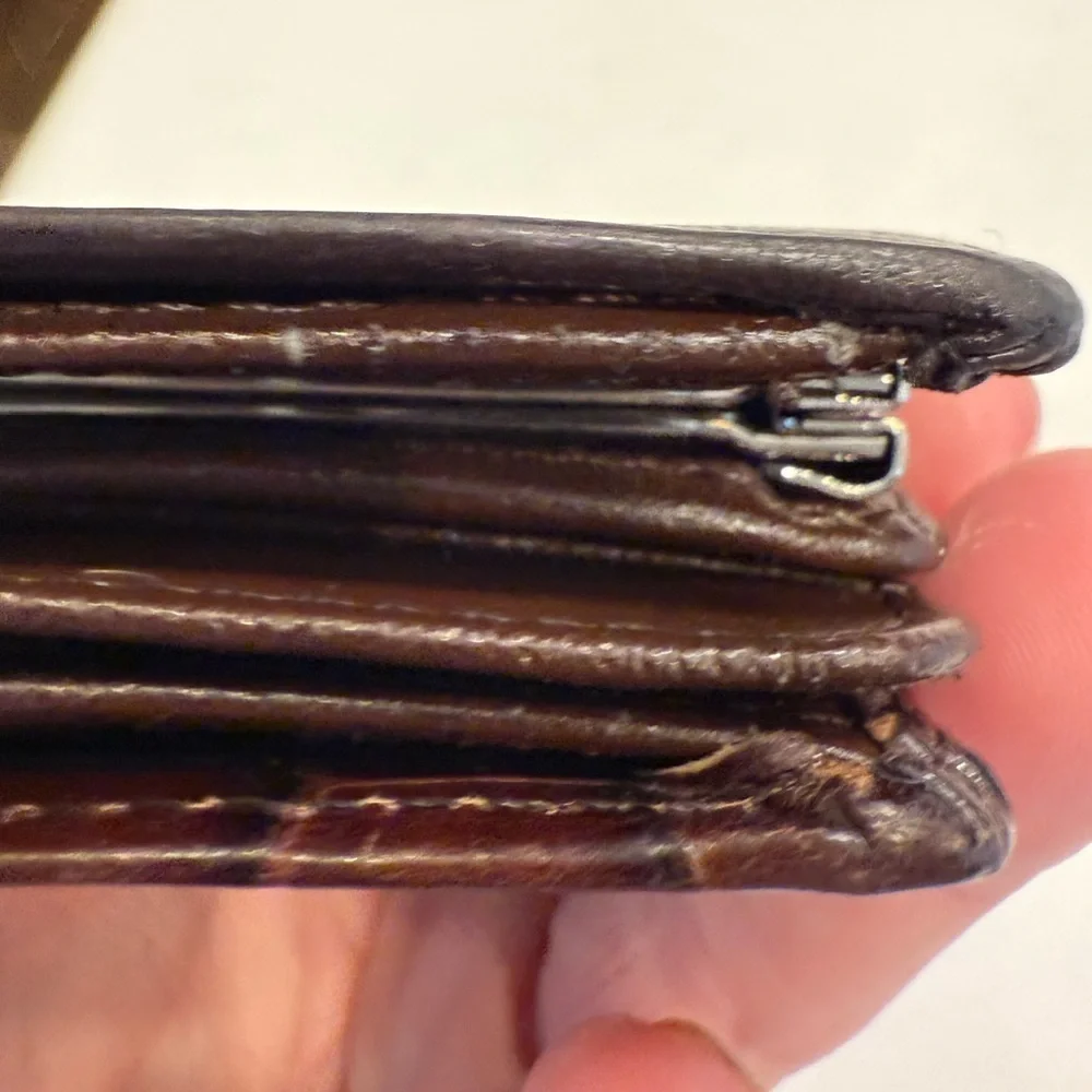 ROLFS Women’s Brown Leather Crocodile Embossed Wallet W/ Kiss Lock Coin Holder